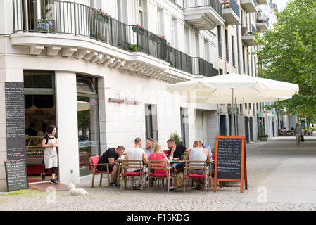 Ristorante su Kollwitzstrasse nel quartiere Prenzlauer Berg di Berlino, Germania Foto Stock