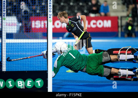 Lee Valley, Londra, Regno Unito. Il 27 agosto, 2015. Unibet EuroHockey Championships. Semi-Final Inghilterra e Germania. Credito: Simon Balson/Alamy Live News Foto Stock