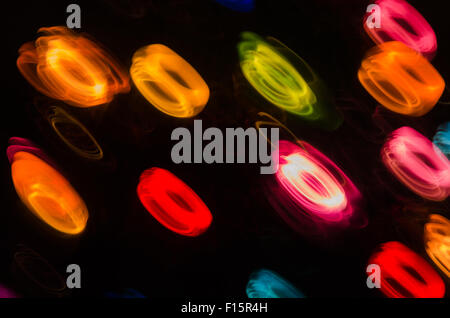 Abstract Design artistico di luci colorate con sfondo scuro e forme differenti Foto Stock