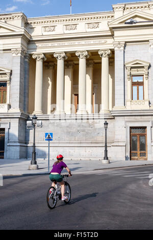 Madrid Spagna,Europa,spagnolo,latino ispanico Latino etnia immigranti minoritari,Retiro,Paseo del Prado,Museo del Prado Cason del Buen Retiro,ar Foto Stock