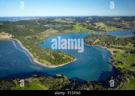 Wenderholm Parco Regionale e del fiume Puhoi, a nord di Auckland, Isola del nord, Nuova Zelanda - aerial Foto Stock