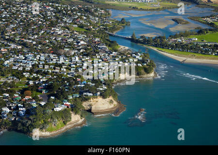 Red Beach, Orewa River, e Orewa, Hibiscus Coast, a nord di Auckland, Isola del nord, Nuova Zelanda - aerial Foto Stock