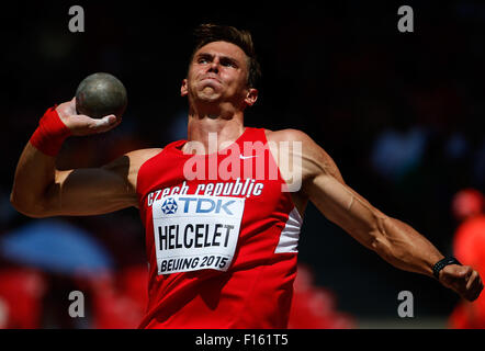 Pechino, Cina. 28 Agosto, 2015. Adam Sebastian Helcelet della Repubblica ceca compete durante gli uomini decathlon colpo messo a concorso la IAAF 2015 Campionati del mondo presso il "nido" dello Stadio Nazionale di Pechino, capitale della Cina, e il agosto 28, 2015. Credito: Wang Lili/Xinhua/Alamy Live News Foto Stock