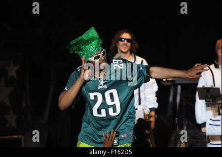 Philadelphia, Pennsylvania, USA. Il 27 agosto, 2015. Il leggendario Rock and Roll Hall of Famer, BOOTSY COLLINS, effettuando in corrispondenza dell centro musicale "l'essenza del divertimento" 2015 concerto estivo di credito serie: Ricky Fitchett/ZUMA filo/Alamy Live News Foto Stock