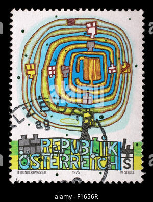 Timbro stampato in Austria mostra la struttura a spirale, da Friedenstreich Hundertwasser, circa 1975 Foto Stock