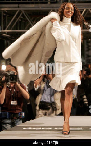 Naomi Campbell al fashion fair CPD una donna a Duesseldorf Foto Stock