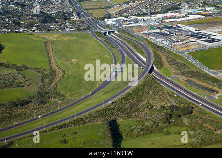 Porto superiore autostrada, e Westgate Shopping Center, Massey, Auckland, Isola del nord, Nuova Zelanda - aerial Foto Stock
