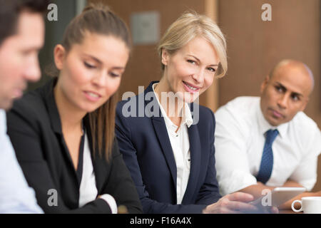 La gente di affari sale riunioni Foto Stock