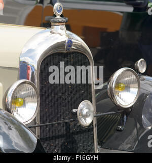 1928 'B14G Berline' Citroën auto cofano, radiatore, luci anteriori ed ornamento del cofano Foto Stock