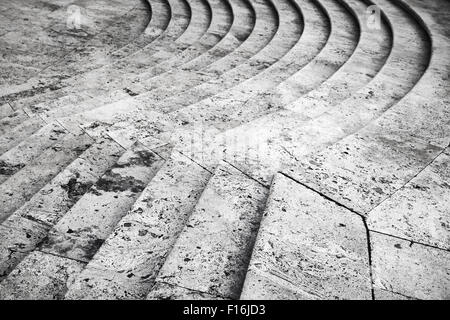 Antiche scale in pietra sulla Piazza di Spagna a Roma, Italia Foto Stock