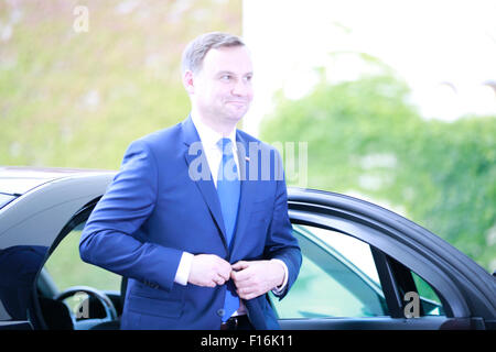 Berlino, Germania. 28 agosto, 2015. Il cancelliere tedesco Angela Merkel si compiace andrzej duda, presidente della repubblica di Polonia presso la cancelleria tedesca a Berlino, in Germania il 28 agosto 2015. / Foto: Andrzej duda, presidente della repubblica di Polonia si stringono la mano con il cancelliere tedesco Angela Merkel a Berlino credito: reynaldo chaib paganelli/alamy live news Foto Stock