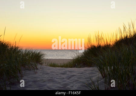 Sunrise a Waukegan Spiaggia municipale, Waukegan, Illinois Foto Stock