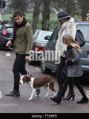 Kate Moss e la famiglia si vede fuori e circa nella zona nord di Londra 2013 Foto Stock