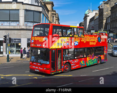 Dh Princes Street Edinburgh City Sightseeing Edinburgh bus open top double decker Foto Stock