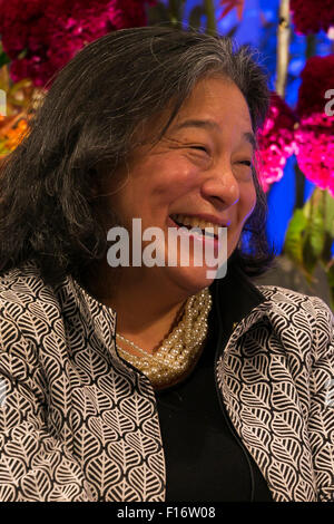 Tina Tchen capo del personale alla First Lady degli Stati Uniti parla durante l Assemblea mondiale per le donne a Tokyo: WAW! 2015 Il 28 agosto 2015, Tokyo, Giappone. Circa 140 leader femmina (da 40 paesi e 7 organizzazioni internazionali) hanno partecipato il ''WAW! 2015'' per discutere il ruolo delle donne in politica, economia e società. Il primo ministro Abe ha fissato un obiettivo di aumentare la rappresentanza delle donne nei ruoli di gestione per il 30 percento entro il 2020. © Rodrigo Reyes Marin/AFLO/Alamy Live News Foto Stock