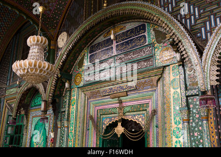 India, Jammu e Kashmir Srinagar, Khanqah-mi-Mu'ala, Shah Hamdan moschea ingresso con catena di santo sopra le porte, Foto Stock