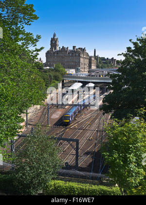 stazione dh Waverley WAVERLEY EDINBURGH treno partenza Edinburgh Waverley stazione scotland treni viaggio Foto Stock