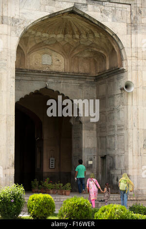 India, Jammu e Kashmir Srinagar, Nowhatta, Pathar Masjid, costruita dai Mughal Empress Nur Jahan in 1623 Foto Stock