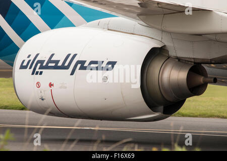 Egyptair Boeing 737-866 motore Foto Stock