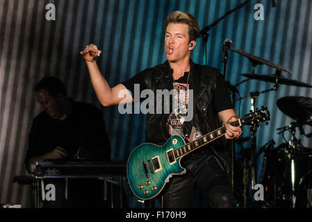 Toronto, Ontario, Canada. 28 Agosto, 2015. Rascal Flatts è un paese americano pop music group Rascal Flatts suona presso il Molson anfiteatro canadese a Toronto. I membri della band: GARY LEVOX, JAY DEMARCUS, JOE DON ROONEY © Igor Vidyashev/ZUMA filo/Alamy Live News Foto Stock