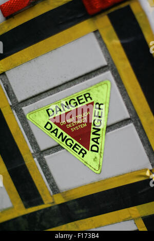 Etichetta Pericolo di firmare il neon giallo e rosso Foto Stock