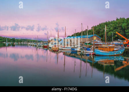 Vista sul fiume Penryn in Falmouth, Cornwall Foto Stock