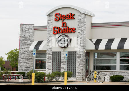 Un logo segno esterno di una bistecca 'n scuotere un ristorante fast food a Indianapolis, Indiana, il 15 agosto 2015. Foto Stock