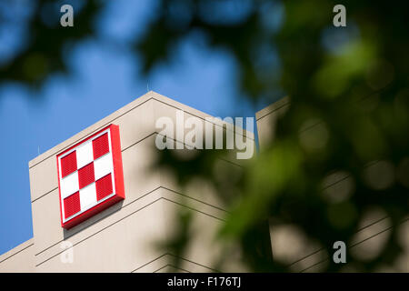 Un logo segno al di fuori della sede di Nestlé Purina Petcare da società, a St. Louis, Missouri il 16 agosto 2015. Foto Stock