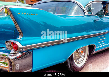 Close up della pinna di coda di un 1950 Cadillac a classic car show. Gig Harbor, Washington Foto Stock