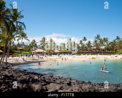 Una vista di Pauoa Bay e sulla spiaggia di proprietà di Fairmont Orchid, un hotel di lusso e resort sulla Costa di Kohala, Hawaii. Foto Stock