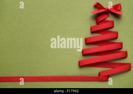 Albero di Natale fatto da nastro Foto Stock