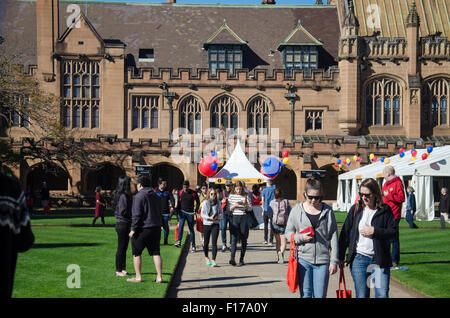 Sydney Australia 29 Agosto 2015: Università di Sydney ha aperto le sue porte oggi per gli studenti che desiderano iscriversi nel 2016. Una vasta gamma di corsi sono stati sul display da Australia della prima università, che spaziano dalla tradizione al ultra nuova per gli studenti universitari e post-universitari gli studenti. Il suo orario di apertura per le università verso la fine di agosto e settembre con altri uni, inclusi UTS e Notre Dame aperta anche oggi e Uni del Nuovo Galles del Sud lungo con Uni di Western Sydney aprendo le loro porte nelle prossime settimane. Credito: Sydney fotografo/Alamy Live News Foto Stock