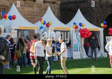 Sydney Australia 29 Agosto 2015: Università di Sydney ha aperto le sue porte oggi per gli studenti che desiderano iscriversi nel 2016. Una vasta gamma di corsi sono stati sul display da Australia della prima università, che spaziano dalla tradizione al ultra nuova per gli studenti universitari e post-universitari gli studenti. Il suo orario di apertura per le università verso la fine di agosto e settembre con altri uni, inclusi UTS e Notre Dame aperta anche oggi e Uni del Nuovo Galles del Sud lungo con Uni di Western Sydney aprendo le loro porte nelle prossime settimane. Credito: Sydney fotografo/Alamy Live News Foto Stock