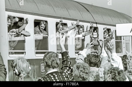 Arrivo di un treno speciale con 800 East rifugiati tedeschi da Praga, Ahrweiler, un mese prima della caduta del muro di Berlino Foto Stock