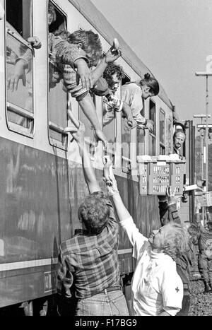 Arrivo di un treno speciale con 800 East rifugiati tedeschi da Praga, Ahrweiler, un mese prima della caduta del muro di Berlino Foto Stock