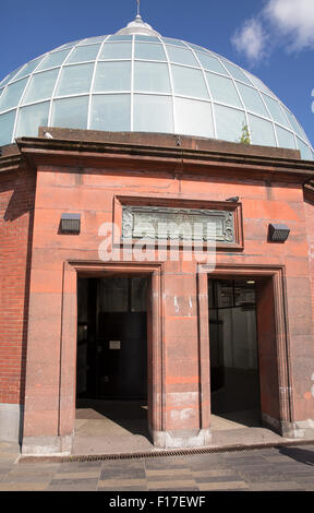 Ingresso al Greenwich foot tunnel che conduce sotto il Tamigi per l'Isle of Dogs Foto Stock