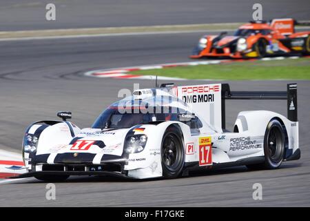 Nurburgring, Germania. Il 29 agosto, 2015. Qualifica per il round 4 del campionato mondiale Endurance, la 6 Ore del Nurburgring. Team Porsche 919 ibrido LMP1 pilotata da Timo Bernhard, Mark Webber e Brendon Hartley. Credito: Azione Sport Plus/Alamy Live News Foto Stock