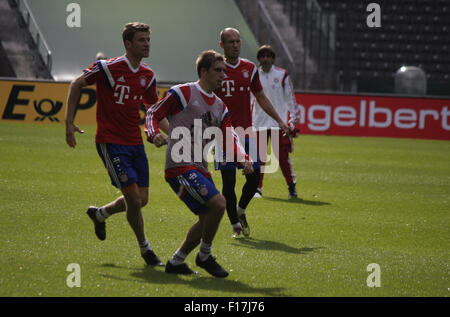 Thomas Mueller, Philipp Lahm, Arien Robben - Formazione des FC Bayern Muenchen vor dem anstehenden Finale um den DFB-Pokal zwische Foto Stock