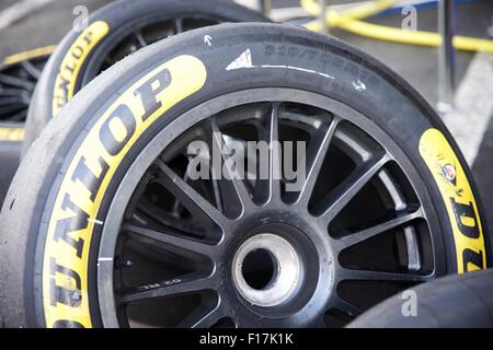 Nurburgring, Germania. Il 29 agosto, 2015. Qualifica per il round 4 del campionato mondiale Endurance, la 6 Ore del Nurburgring. Pneumatici pronto per essere utilizzato. Credito: Azione Sport Plus/Alamy Live News Foto Stock