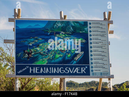 Città Henningsvaer segno e mappa, Lofoten, Norvegia Foto Stock