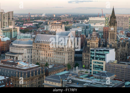 Punto di vista di alta vista sul centro della città di Manchester Foto Stock