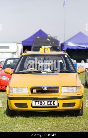 Skoda taxi parcheggiato in una mostra e brillare in Inghilterra Foto Stock