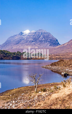 Famosa montagna Torridon Liathach da Loch Clair in Glen Torridon Highlands Scozzesi. Foto Stock