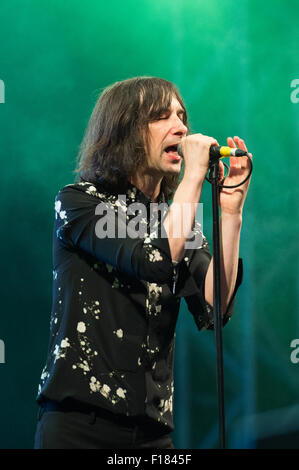 Portsmouth, Regno Unito. Il 29 agosto 2015. Vittorioso Festival - Sabato. Bobby Gillespie dei Primal Scream durante il loro set sullo stadio comune presso il Festival di Vittoriosa. Credito: MeonStock/Alamy Live News Foto Stock