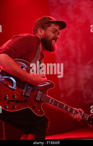 Leeds, nello Yorkshire, Regno Unito. 29 Agosto, 2015. Bear's Den eseguire live sul Festival Repubblica stadio a Leeds Festival 2015 Foto Stock