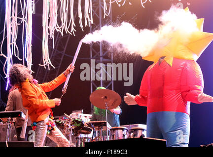 Portsmouth, Regno Unito. Il 29 agosto 2015. Vittorioso Festival - Sabato. Wayne Coyne dei Flaming Lips headline agire sullo stadio comune alle due giornate di Southsea @uknip/Alamy Live News Foto Stock