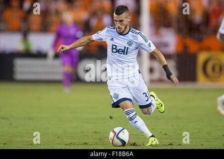 Houston, Texas, Stati Uniti d'America. Il 29 agosto, 2015. Vancouver Whitecaps FC centrocampista Russell Teibert (31) passa la palla durante la seconda metà di un gioco di MLS tra la Houston Dynamo e il Vancouver Whitecaps di BBVA Compass Stadium di Houston, TX su agosto 29th, 2015. La dinamo ha vinto 2-0. Credito: Trask Smith/ZUMA filo/Alamy Live News Foto Stock