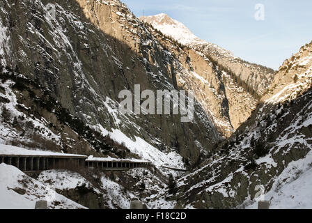 Galerie Tanzenbein, sul Gotthardstrasse, tra Andermatt e Goschenen, in Svizzera Foto Stock