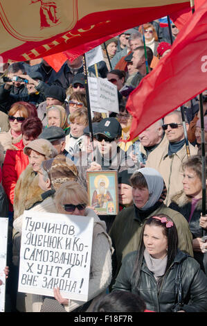 Ottobre 15, 2014 - Odessa, Ucraina - Odessa, Ucraina. 06 Aprile, 2014. Riunione di protesta assemblea popolare Antimaidan - ''Kulikovo Field''. Questa dimostrazione nel campo Kulikovo, Odessa, Ucraina (l'Ucraina del sud), per un referendum contro il nuovo governo di Kiev contro la nazionale-fascismo..il principale slogan: ''Vogliamo un referendum'' ''libertà Anton Davydchenko'' ''Odessa è una città russa'' ''Vogliamo russo la seconda lingua ufficiale'' ''siamo contro il fascismo'' ''siamo contro il nazionalismo' (credito Immagine: © Andrey Nekrasov/ZUMA filo/ZUMAPRESS.com) Foto Stock