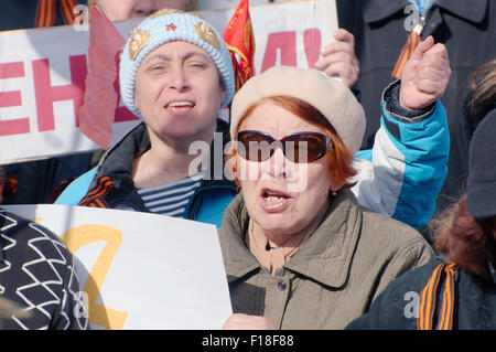 Ottobre 15, 2014 - Odessa, Ucraina - Odessa, Ucraina. 06 Aprile, 2014. Riunione di protesta assemblea popolare Antimaidan - ''Kulikovo Field''. Questa dimostrazione nel campo Kulikovo, Odessa, Ucraina (l'Ucraina del sud), per un referendum contro il nuovo governo di Kiev contro la nazionale-fascismo..il principale slogan: ''Vogliamo un referendum'' ''libertà Anton Davydchenko'' ''Odessa è una città russa'' ''Vogliamo russo la seconda lingua ufficiale'' ''siamo contro il fascismo'' ''siamo contro il nazionalismo' (credito Immagine: © Andrey Nekrasov/ZUMA filo/ZUMAPRESS.com) Foto Stock